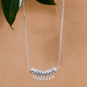 Small C-Tilhari necklace