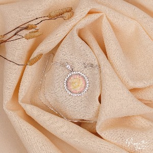 Cameo flower pendant