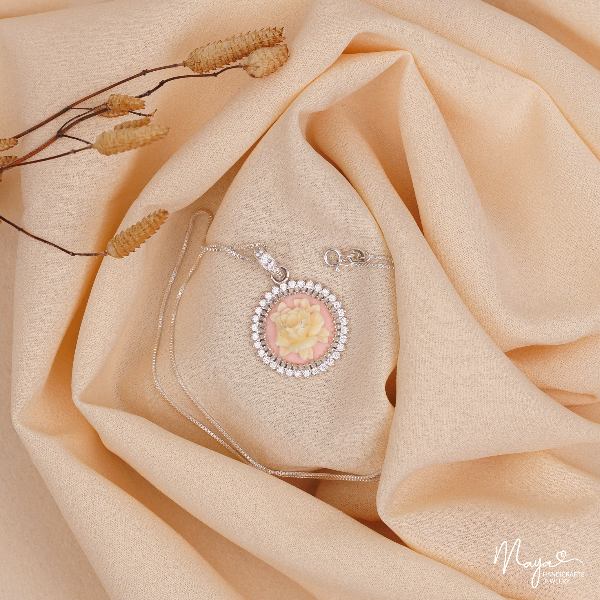 Cameo flower pendant